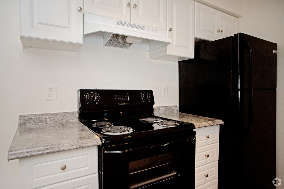 1BR, 1BA - 578 SF