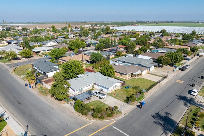 Established in 1908, Earlimart draws it's name from the melons grown early by local farmers.