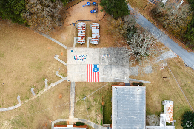 Dallas Elementary School follows the curriculum of the Paulding County School District.