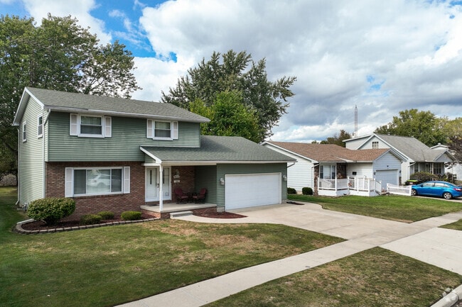 There are many styles of housing available for families in Northwest Monroe.