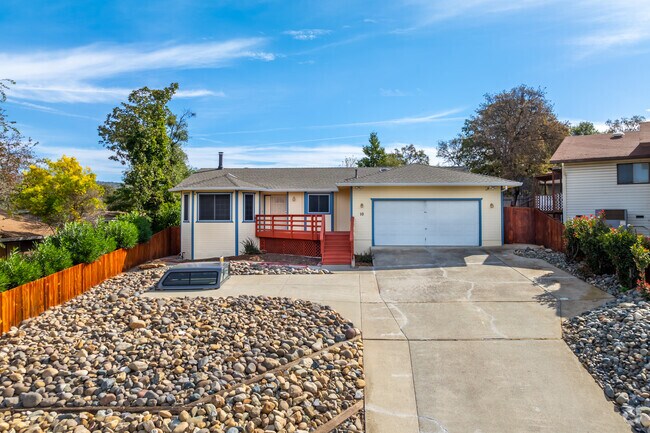 Most homes in Kelly Ridge have two car garages.