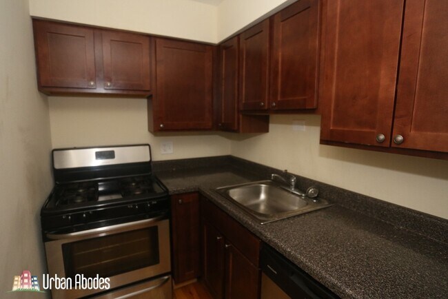 456 W Barry Ave unit A03C, Chicago, IL 60657 - photo 2