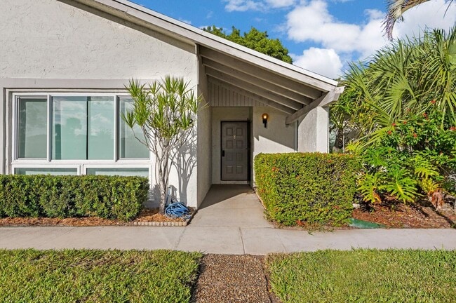 708 Lago Rd, Delray Beach, FL 33445 - photo 2