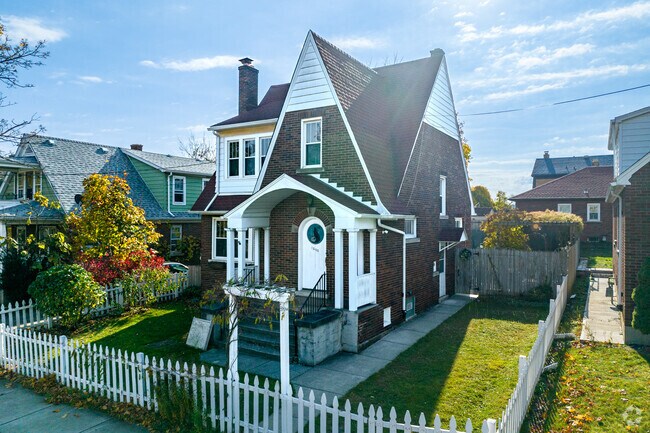 Homes in Niagara Falls on average stay on the market for 36 days.