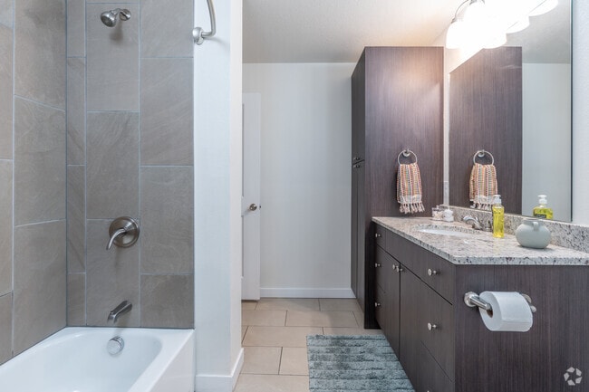 1BR, 1BA - 771SF - Bathroom