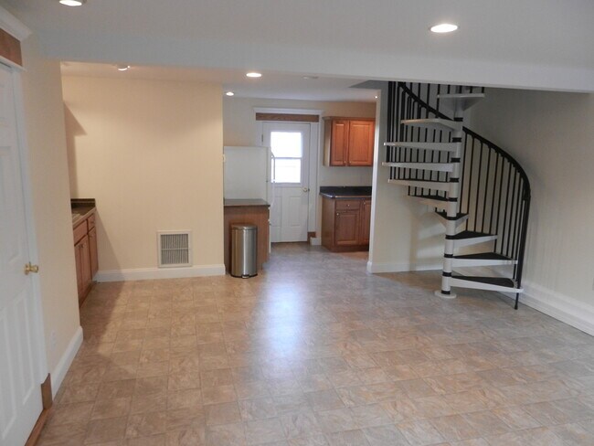 9 Frankwyn St unit 9 Frankwyn Street, East Longmeadow, MA 01028 - photo 2