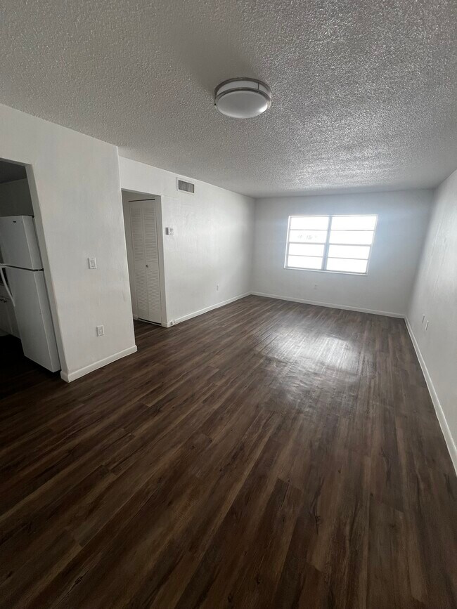 3149 Center St, Miami, FL 33133