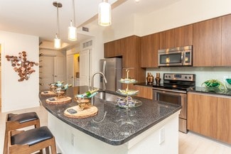 19940 W Dixie Hwy, Aventura, FL 33180