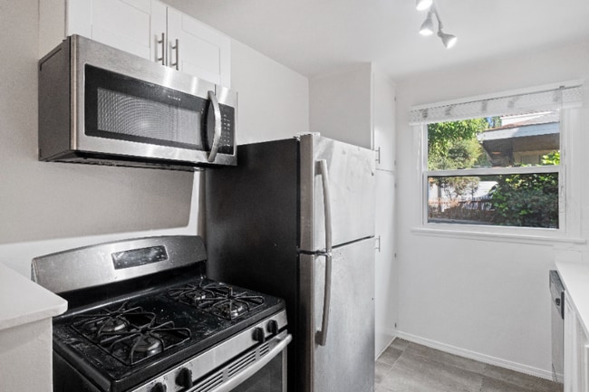 2001 N Beachwood Dr unit 10A, Los Angeles, CA 90068 - photo 7