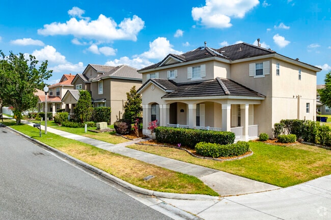 The median price of a single-family contemporary home in Horizon West is $655,000.