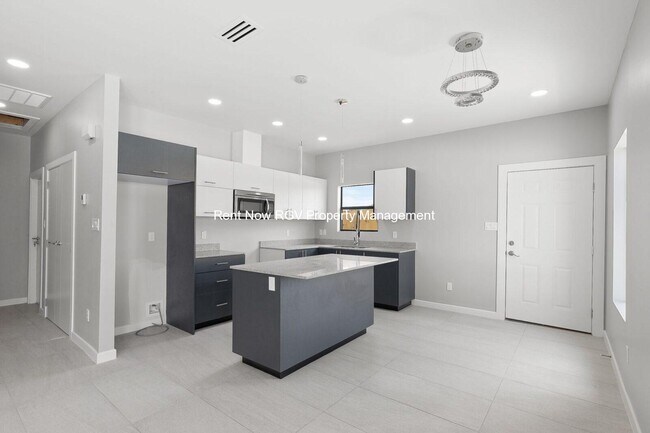 2020 Summerland Ln unit 2, Edinburg, TX 78541 - photo 6