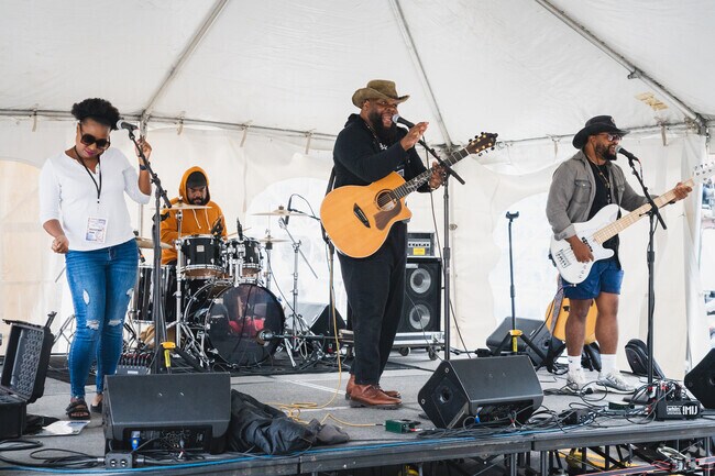 Black Swamp Arts Festival in Bowling Green is an annual festival of arts and music.