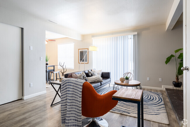 2BR, 1BA - 950SF