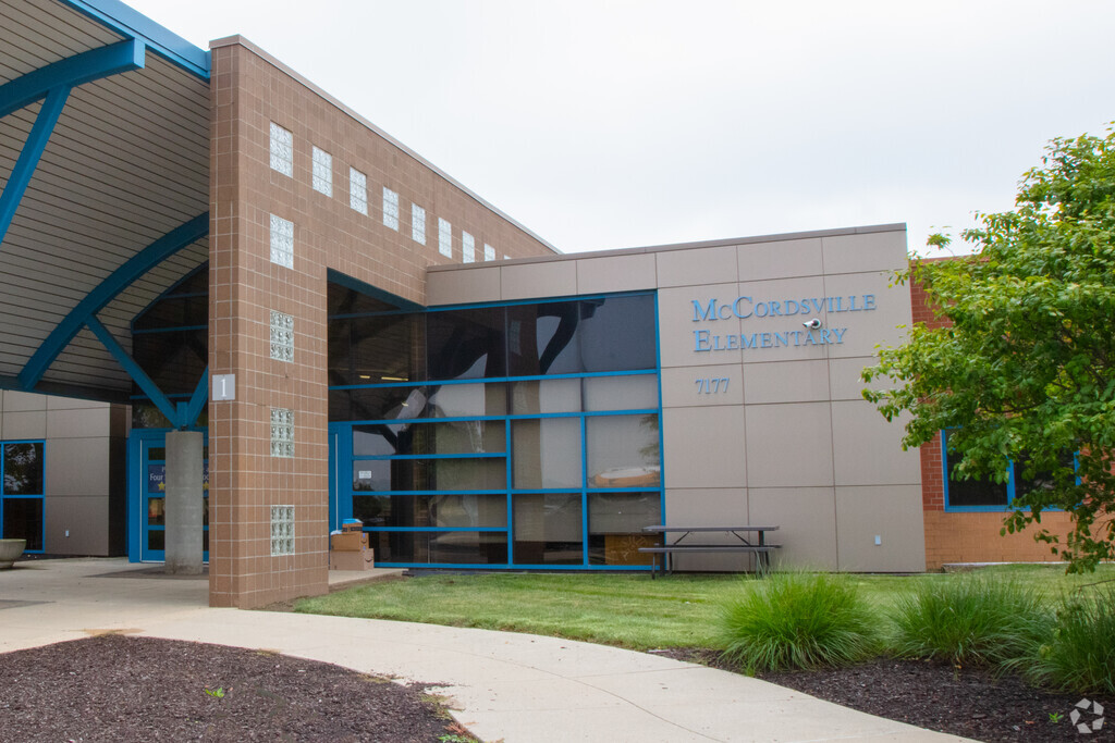 Mccordsville Elementary School front entrance in Pleasant Acres.