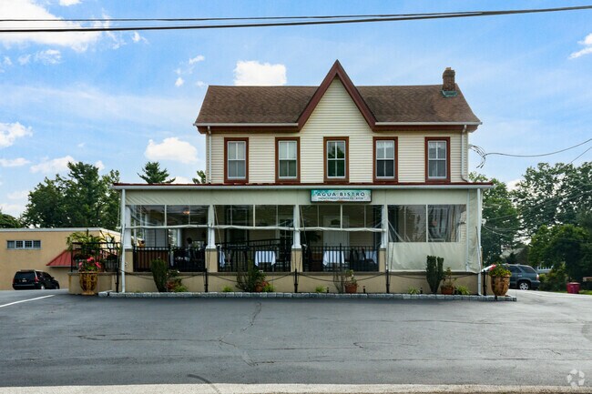 Agua Bistro serves Eagleville’s finest French and Mediterranean cuisine.