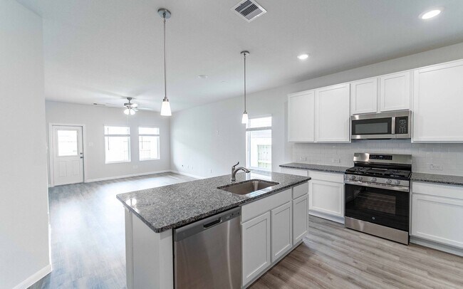 4326 Maple Root Ln, Pinehurst, TX 77362 - photo 6