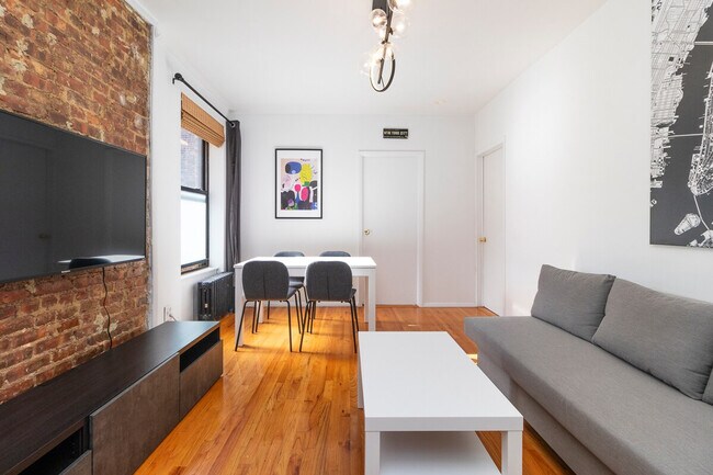 319 E 95th St unit ID1032029P, New York, NY 10128 - photo 2