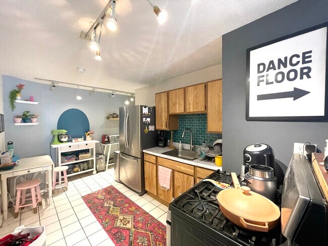 525 E 3rd St unit 3, Boston, MA 02127 - photo 4