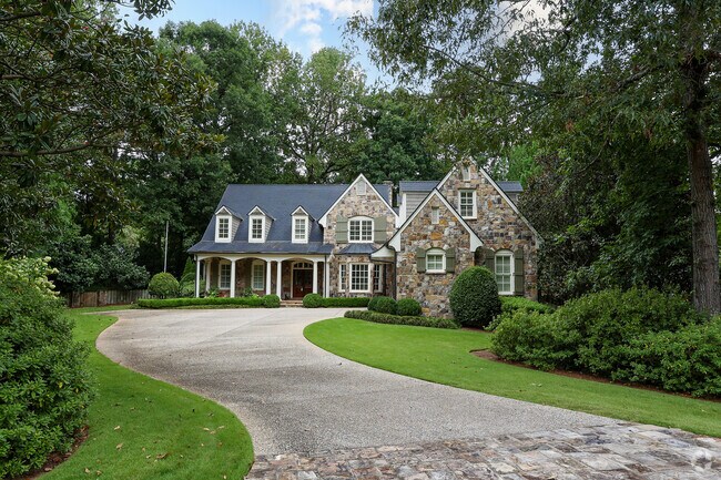 Homes in Vinings with stone veneer siding are backed onto lots with well maintained landscaping.