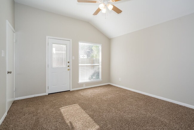 19523 Lake Hollow Ln, Houston, TX 77084 - photo 7