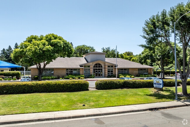 Your kids will enjoy learning in the inspiring atmosphere of READ Academy of Sacramento.