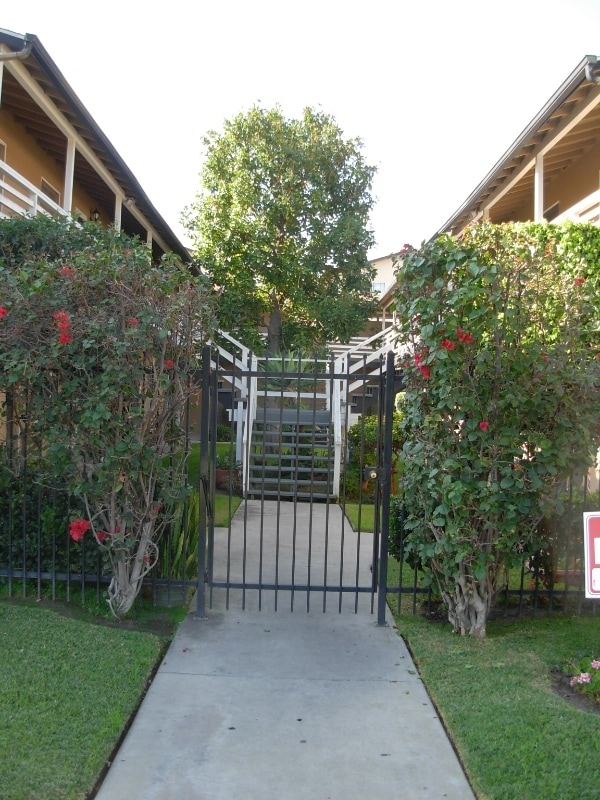 302 S Broadway unit O-2, Santa Ana, CA 92701 - photo 5