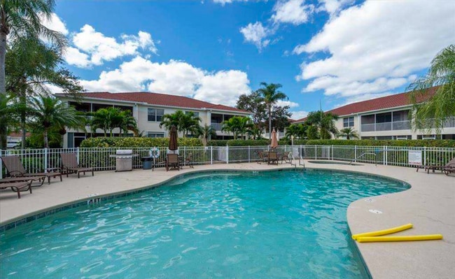 640 Lalique Cir unit 407, Naples, FL 34119 - photo 2