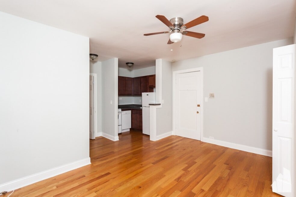 837 W Wolfram St unit 103, Chicago, IL 60657 - photo 1