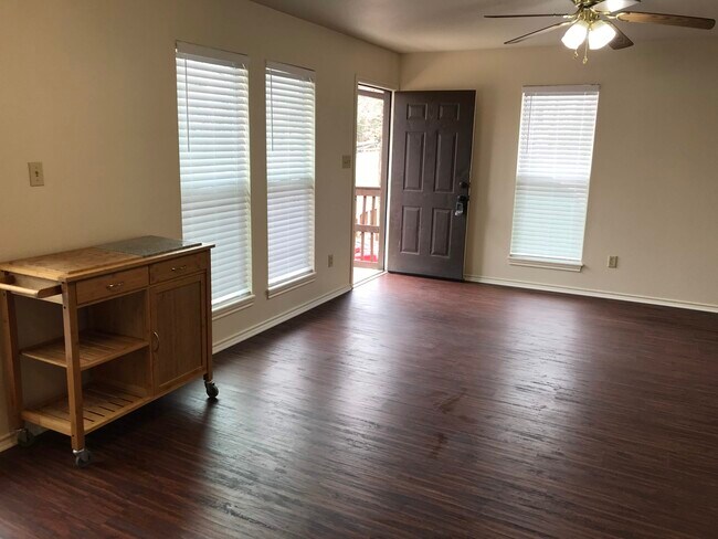 1217 Oak Dr unit 101, Denison, TX 75020 - photo 7