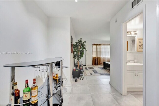 510 SW 15th St unit 105, Pompano Beach, FL 33060 - photo 3