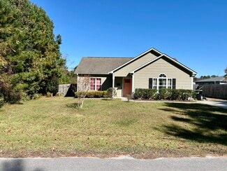 301 Kraft St, Holly Ridge, NC 28445