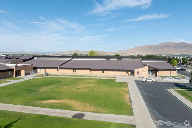Mt. Nebo Junior High School is located in the Payson neighborhood.