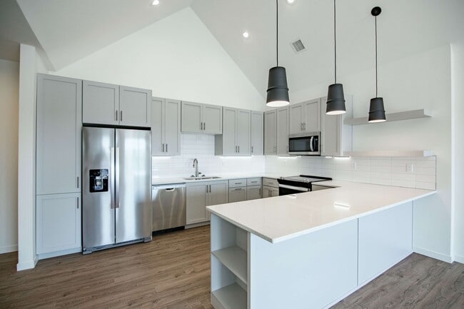 The Earl Apartments 3 Bed 2 Bath 1467