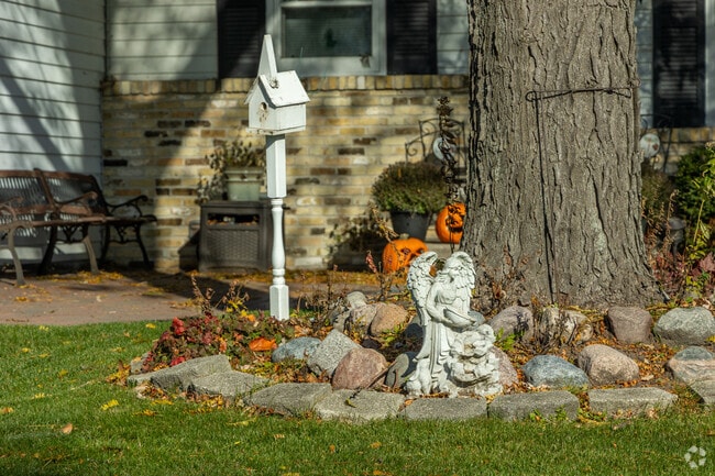 Stocker residents love to decorate their lawns with statues and bird houses.