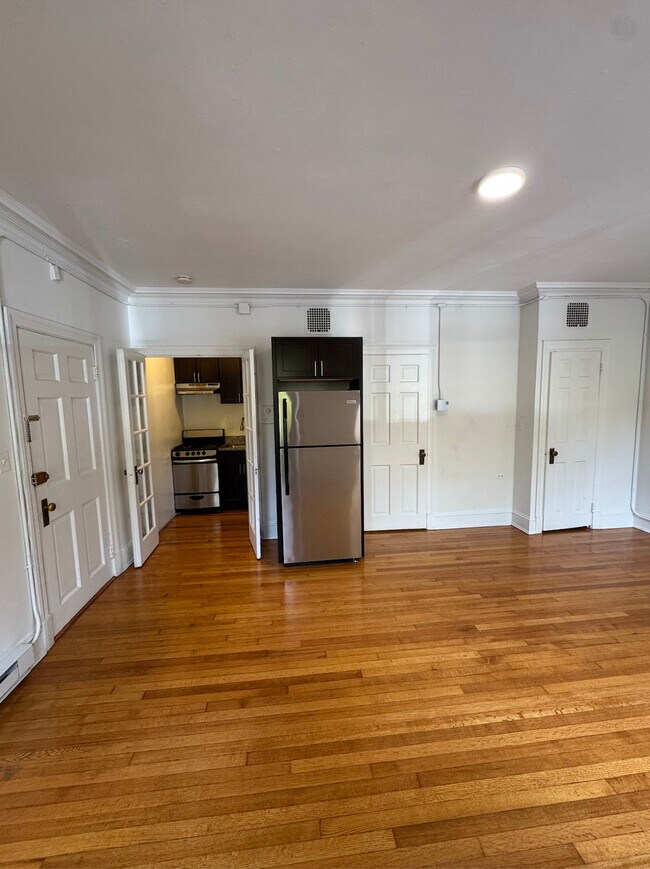 107 W Monument St, Baltimore, MD 21201