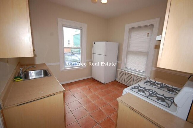 33 Pratt St unit 1, Allston, MA 02134 - photo 2