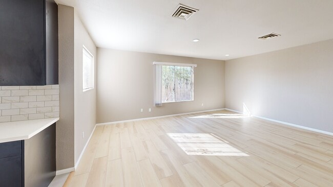 2246 E Russell Rd, Las Vegas, NV 89119 - photo 2