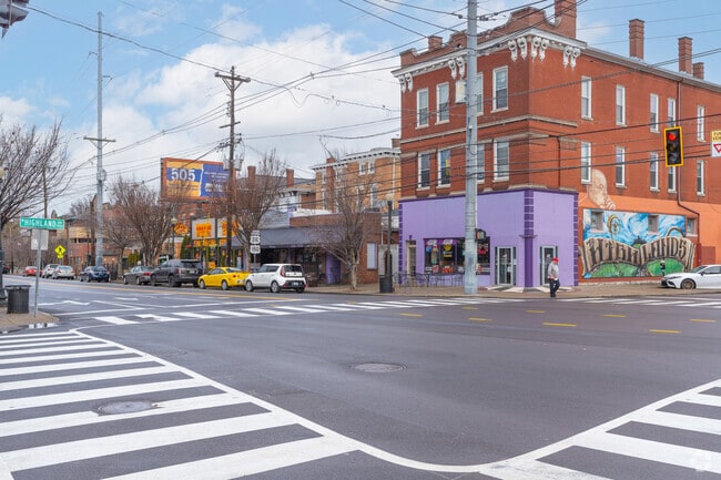 Bardstown Road and Baxter Avenue is a hub of commercial/retail activity in Cherokee Triangle.