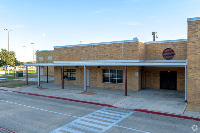 Evers Park Elementary School, Rankings & Reviews - Homes.com