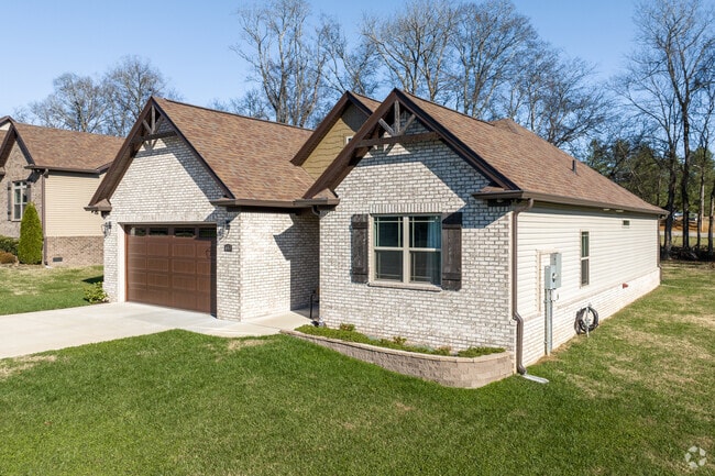 Culleoka is conveniently located near major grocers such as Kroger.