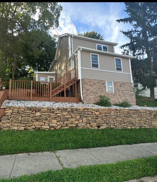 95 Thompson Ave, Dover, NJ 07801
