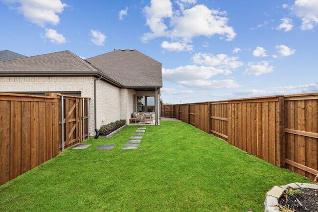 2078 Cuellar Way, van Alstyne, TX 75495 - photo 3