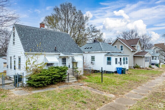 Riverfront’s mix of housing styles creates a unique and inviting community.