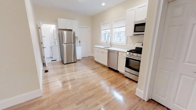 8 Claremon St unit 2, Somerville, MA 02144 - photo 4