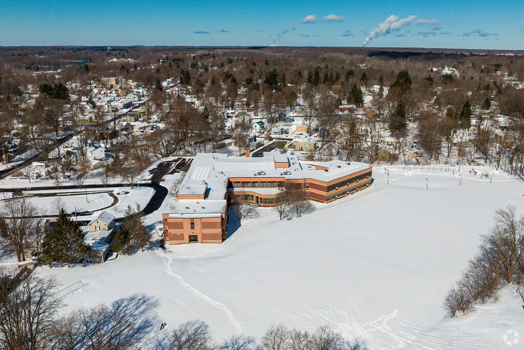 Fairgrieve Elementary School is a rural school in Fulton, NY.