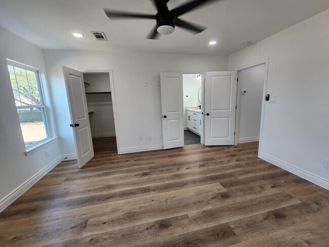 922 W Austin St unit A, Conroe, TX 77301 - photo 7