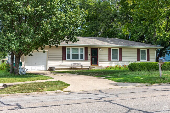 Jefferson Square is primarily made up of ranch-style homes.