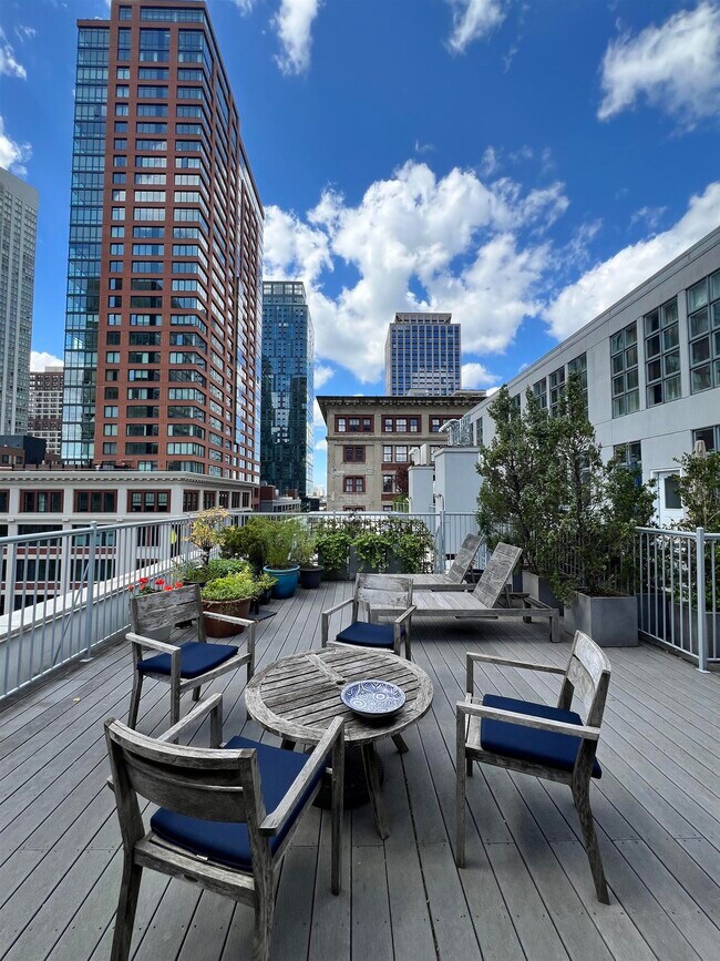 140 Bay St Unit 2H, Jersey City, NJ 07302