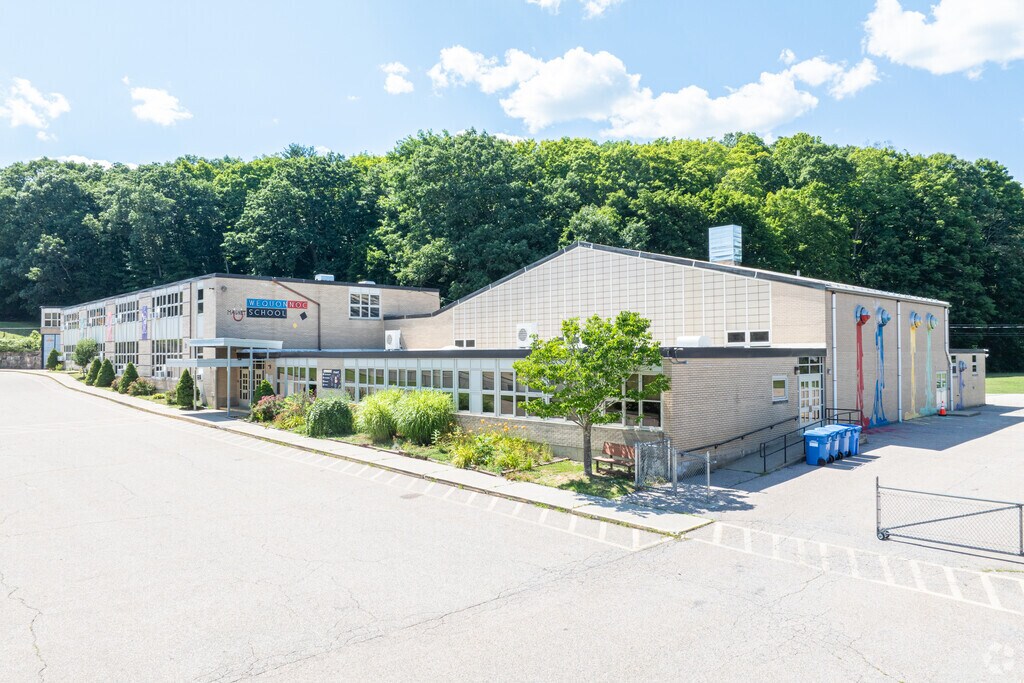 Wequonnoc Magnet Elementary School is one of many trade and charter schools in CT.