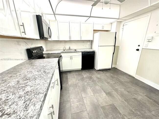 Winston Towers 100, Sunny Isles Beach, FL 33160 - photo 5